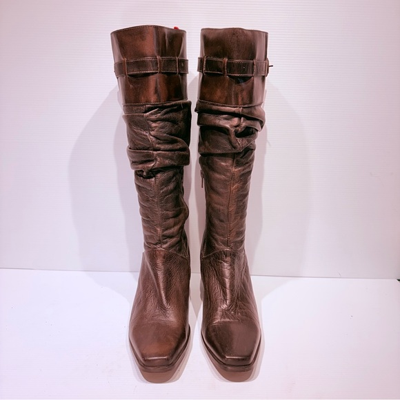 Vintage Brown Leather Heeled Boots with Buckle Detail - Picture 2 of 14